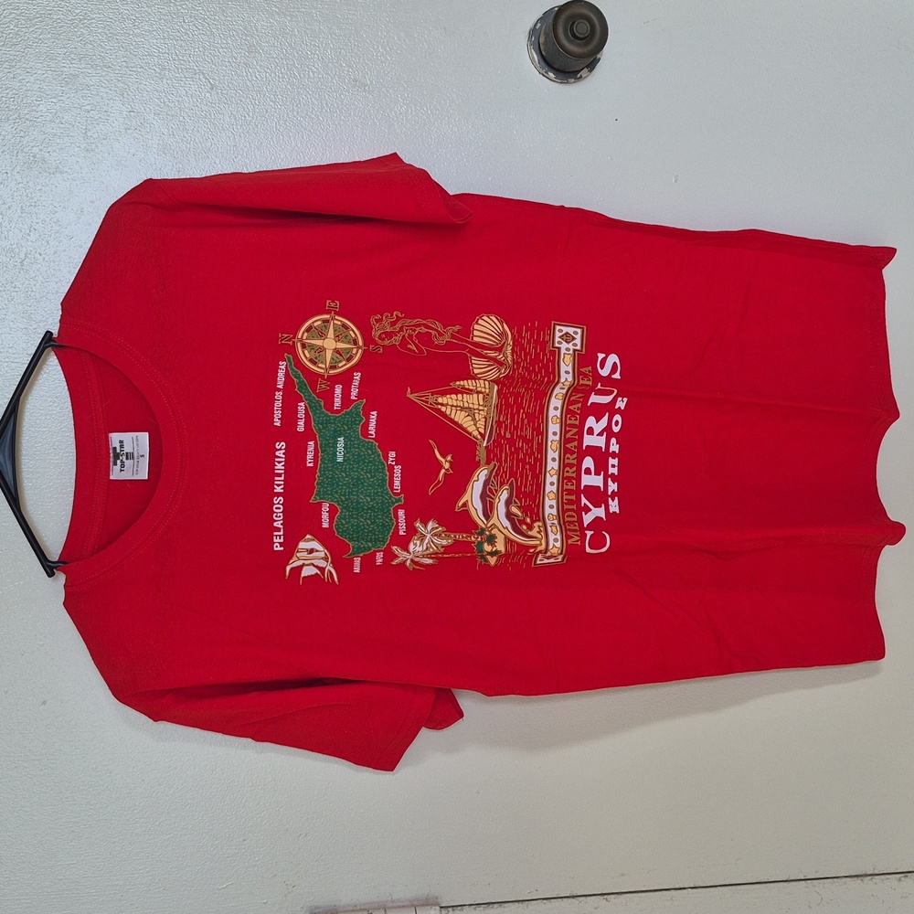 Men's Graphic Tee Size Small